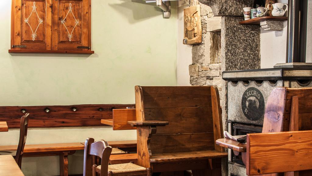 Albergo Meuble Vecchio Scarpone Baceno Exteriör bild