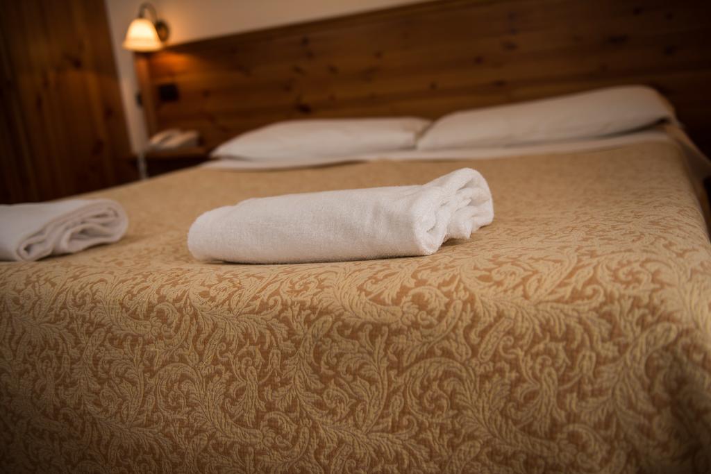 Albergo Meuble Vecchio Scarpone Baceno Rum bild