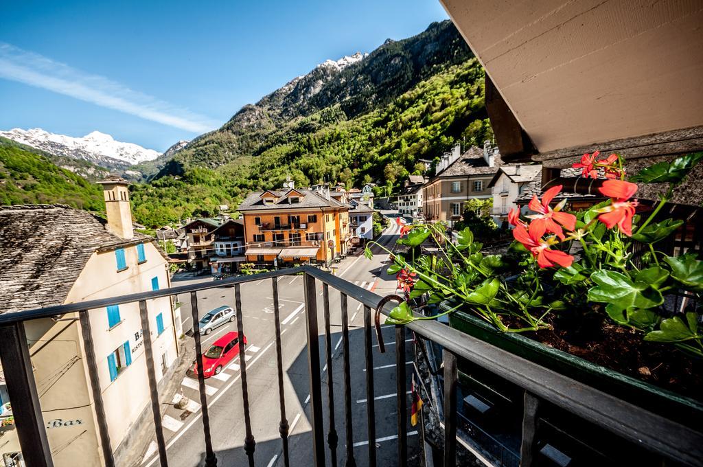 Albergo Meuble Vecchio Scarpone Baceno Exteriör bild